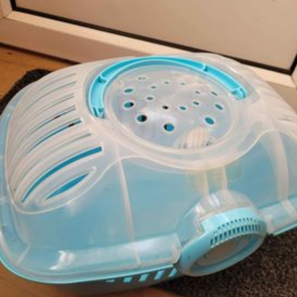 Pet carrier, 17 inch long, 12 inch wide 11 inch tall - Picture 2 of 5